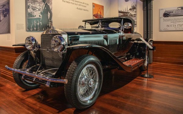 Рудолф Валентино, суперзвездата на Холивуд от 20-те години, бил огромен почитател на Isotta и поръчал на Fleetwood да изработи специална каросерия за неговата 8A S. За нещастие болнавият актьор починал на 31 години, малко преди колата да бъде завършена, и никога не я е карал. Компанията я е излагала по различни експозиции, привличайки пълчища от почитатели на актьора. Днес тази кола е в съвършена кондиция и цели два пъти е печелила награда от Concours d’Elegance в Пебъл Бийч. 
